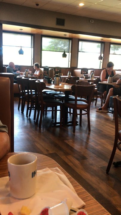 IHOP - Families, Friends mid day breaks Chilling... Eating - American Near Me - KISSIMMEE, Florida