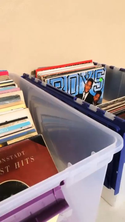 Idea's Music and Books - Best sidewalk sale for Black Friday. Can't wait 'til next year!!! - Vinyl Records Near Me - Honolulu, Hawaii