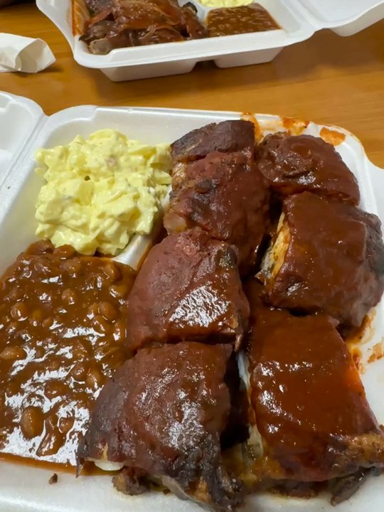 Interstate Barbecue - Rib tips and combo plate - Barbeque Near Me - Memphis, Tennessee