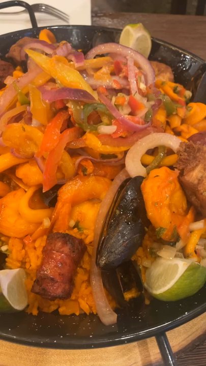 Gary's Restaurant & Bar - Dominican Near Me - Lowell, Massachusetts