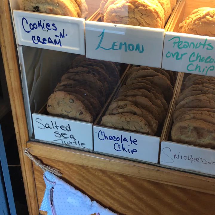 Good L'Oven Cookie Shop - The selection!!!! The smell!!!! - Bakeries Near Me - Bellevue, Pennsylvania