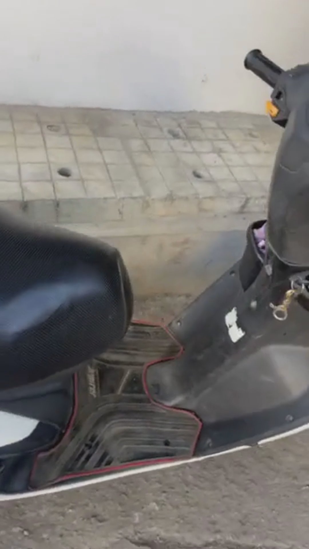 Walk-around video thumbnail