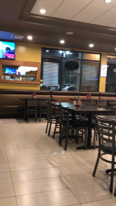 Pho Tran's - This spot is pretty empty for a Friday night but it looks nice - Vietnamese Near Me - Chino, California