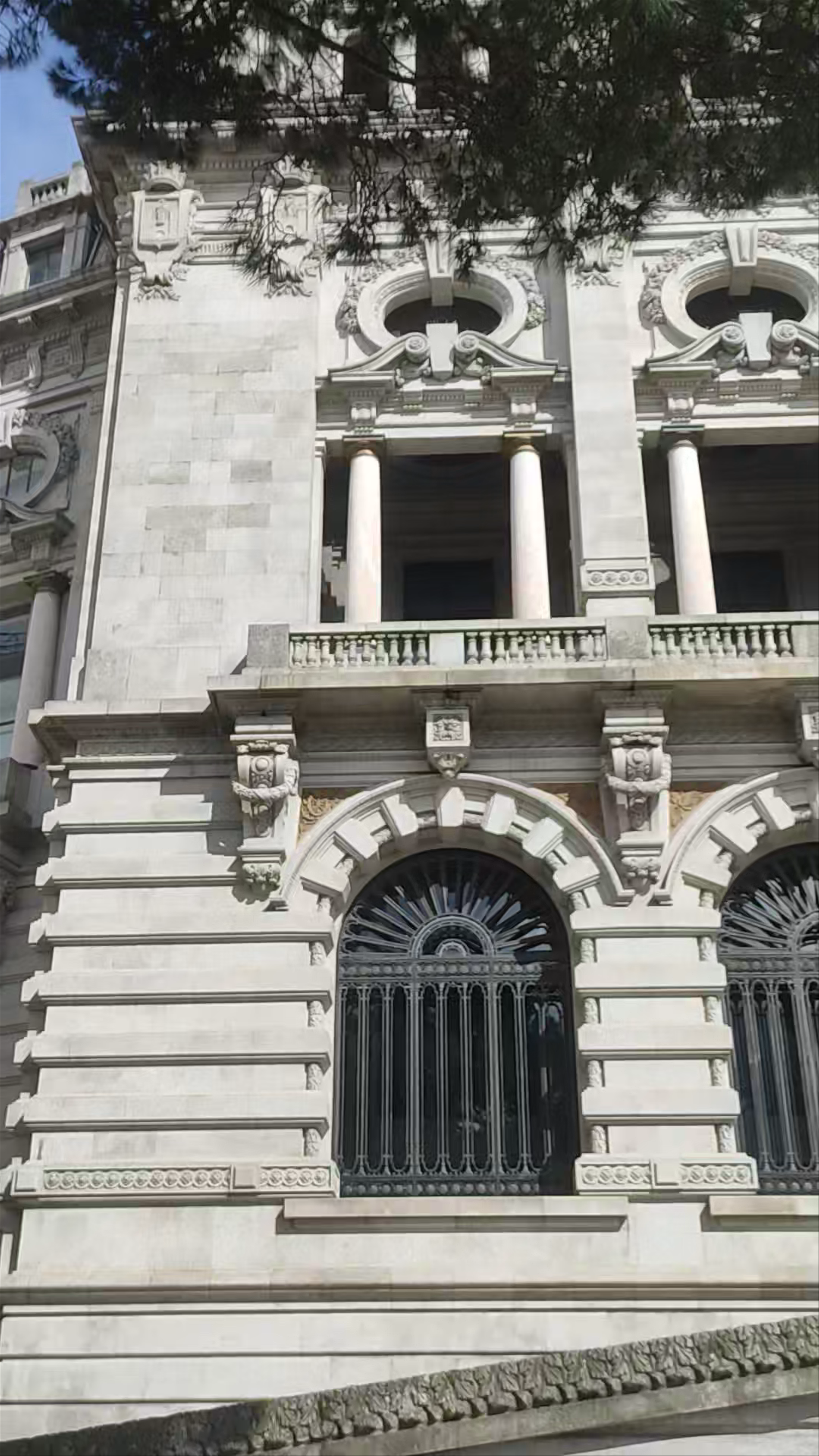 Câmara Municipal de Porto: Majestic Architecture in the Heart of Porto