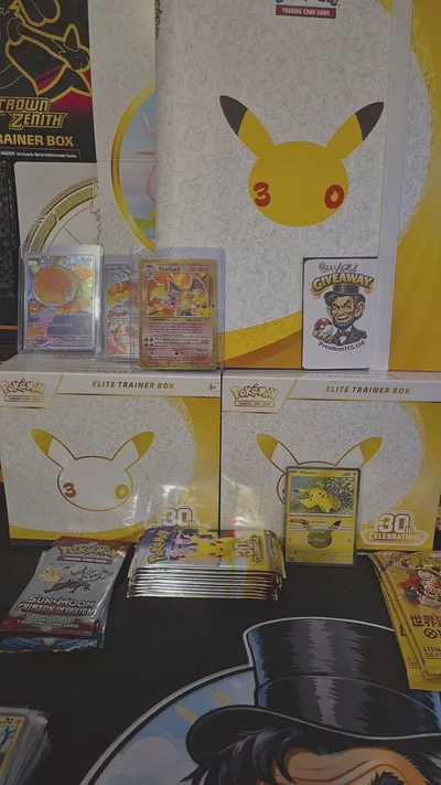 Immagine di Pokémon 30th Elite Trainer Box 1