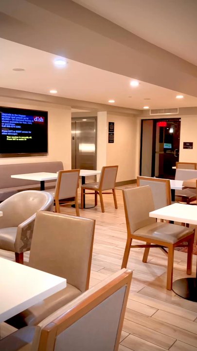 Hampton Inn Vallejo - The Hotel Dining Room - Hotels Near Me - Vallejo, California