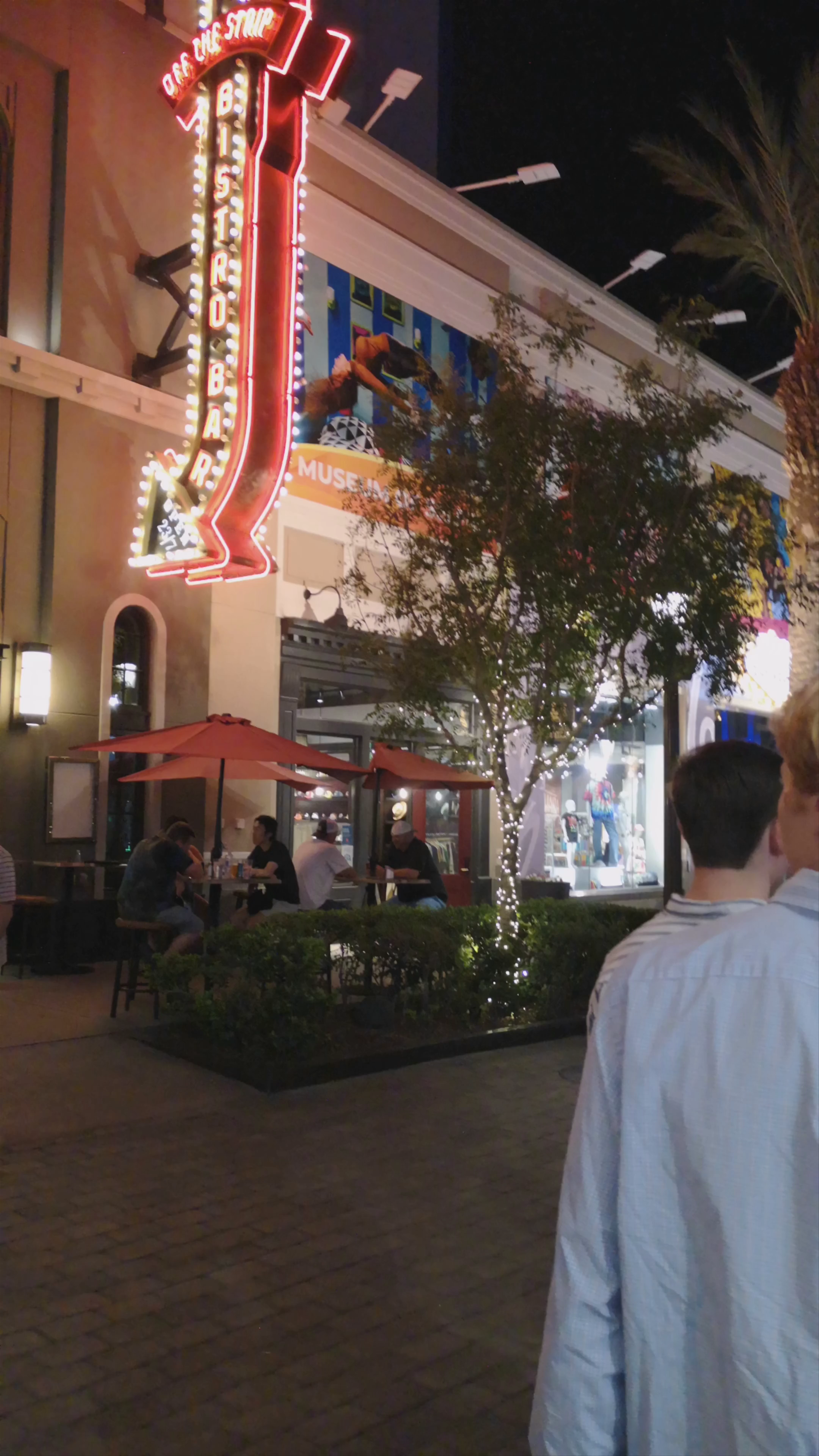 Linq Promenade Nightlife: Vibrant Evenings on South Las Vegas Boulevard