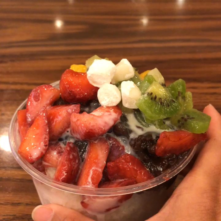 Wi Spa - Shaved Ice and Fruit - Day Spas Near Me - Los Angeles, California