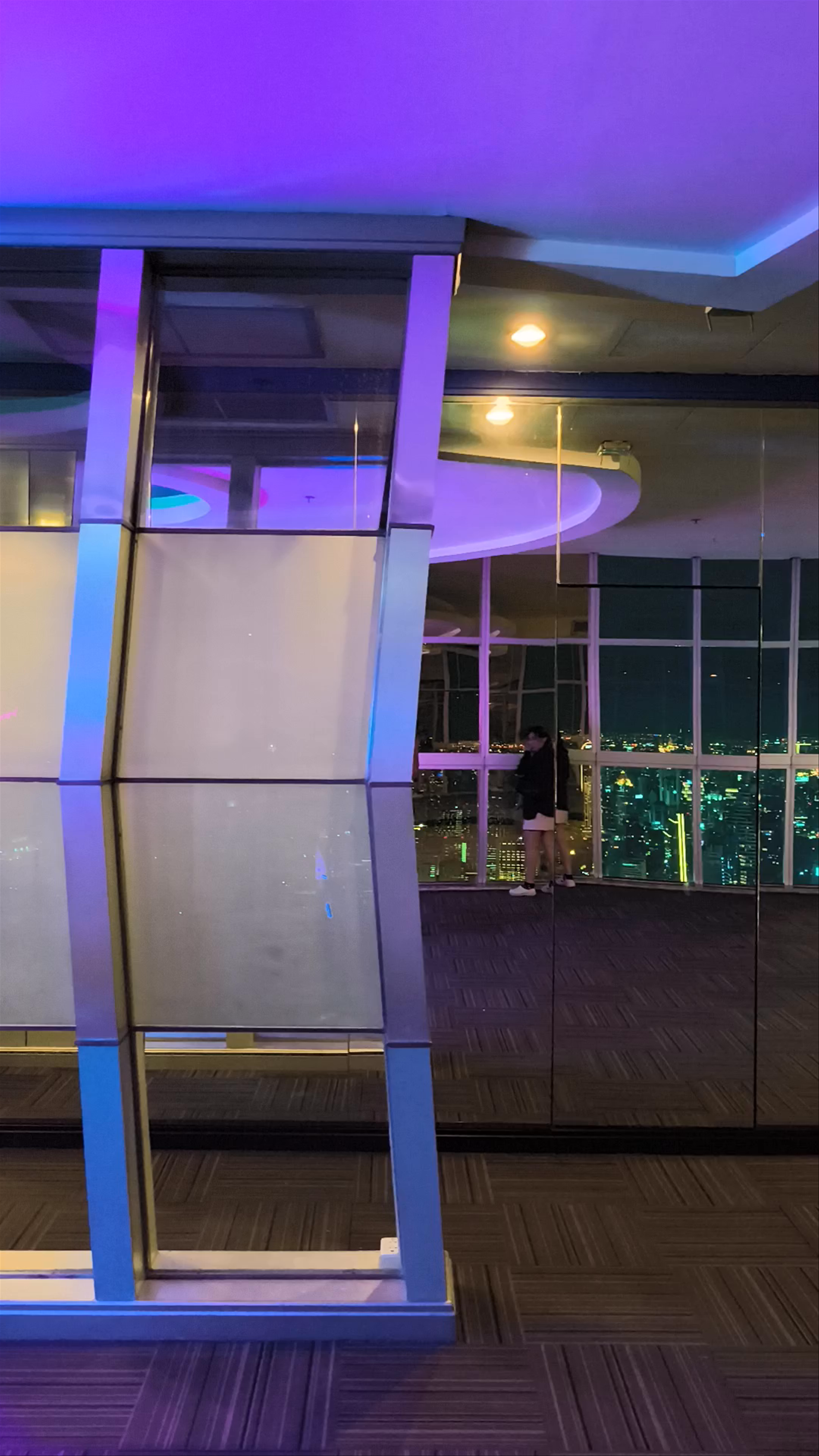 Rooftop Night Vibes: Bangkok’s Trendiest Bar Experience