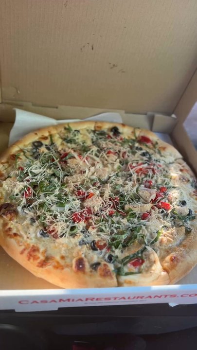 Casa Mia - Chicken and Three cheese pizza! - Italian Near Me - Richland, Washington