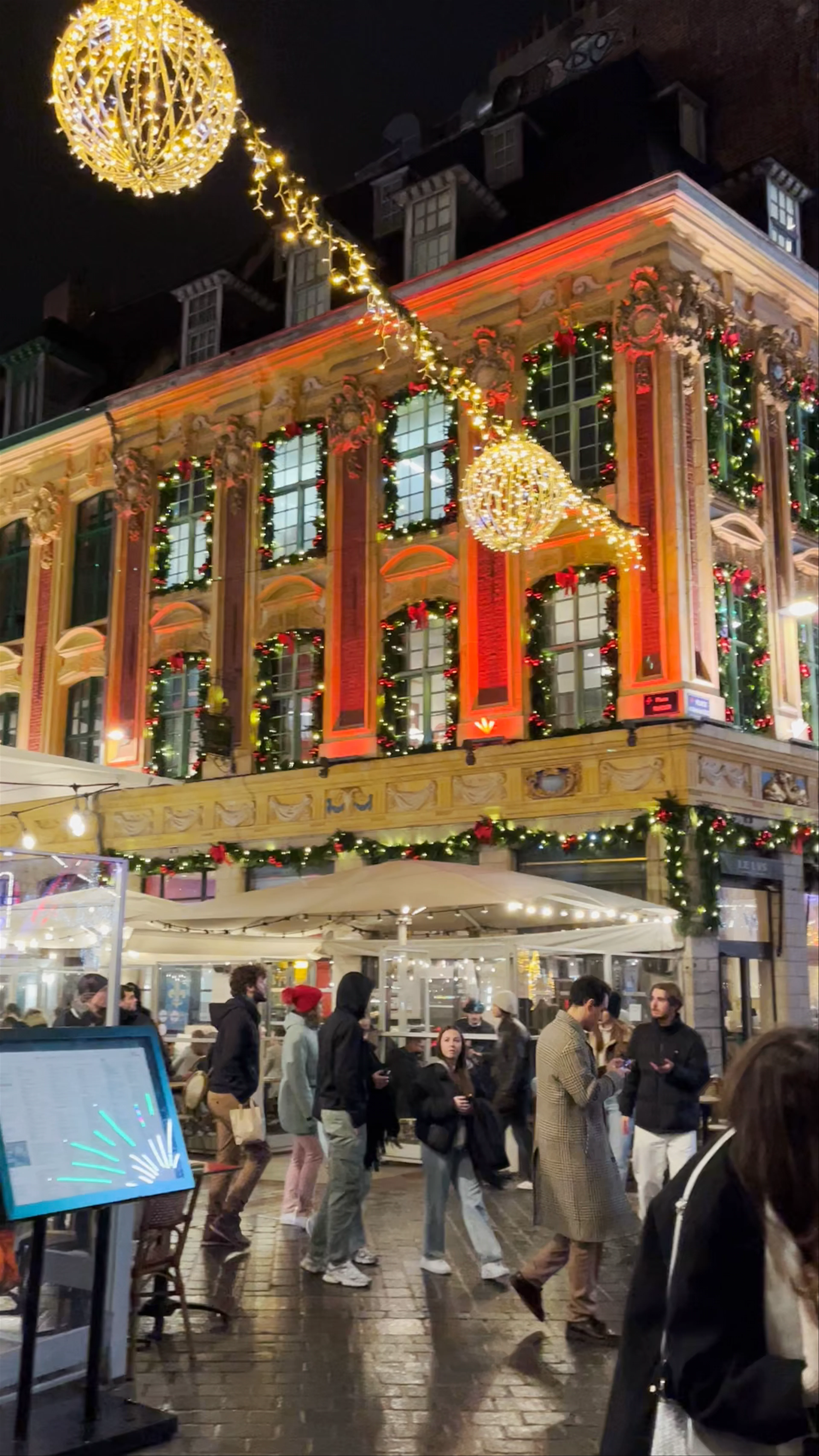 Carrousel de Noël, Place du Théâtre