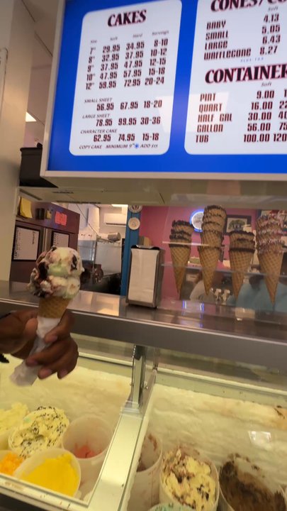 Snowflake Ice Cream Shoppe - Inside - Ice Cream & Frozen Yogurt Near Me - Riverhead, New York