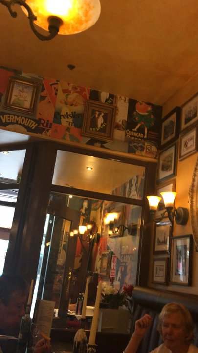 Bella Italia - Inside - Italian Near Me - London, XGL