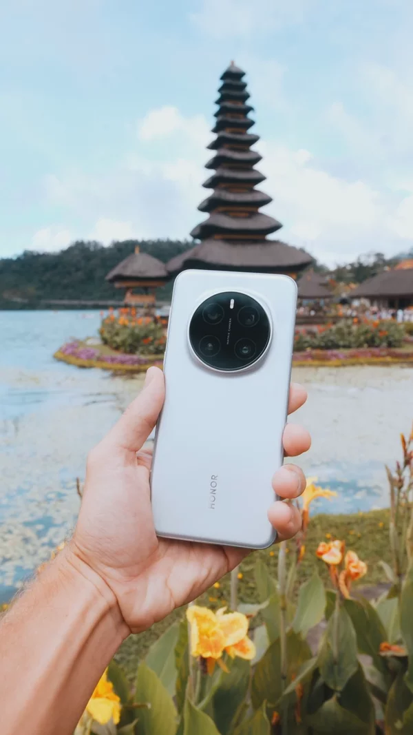 HONOR: Travel Moments