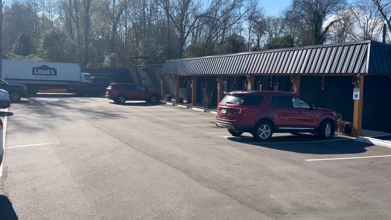 Smokin’ Rail - Outside entertainment area looks fantastic for fun April-November - Cheesesteaks Near Me - Van Wyck, South Carolina