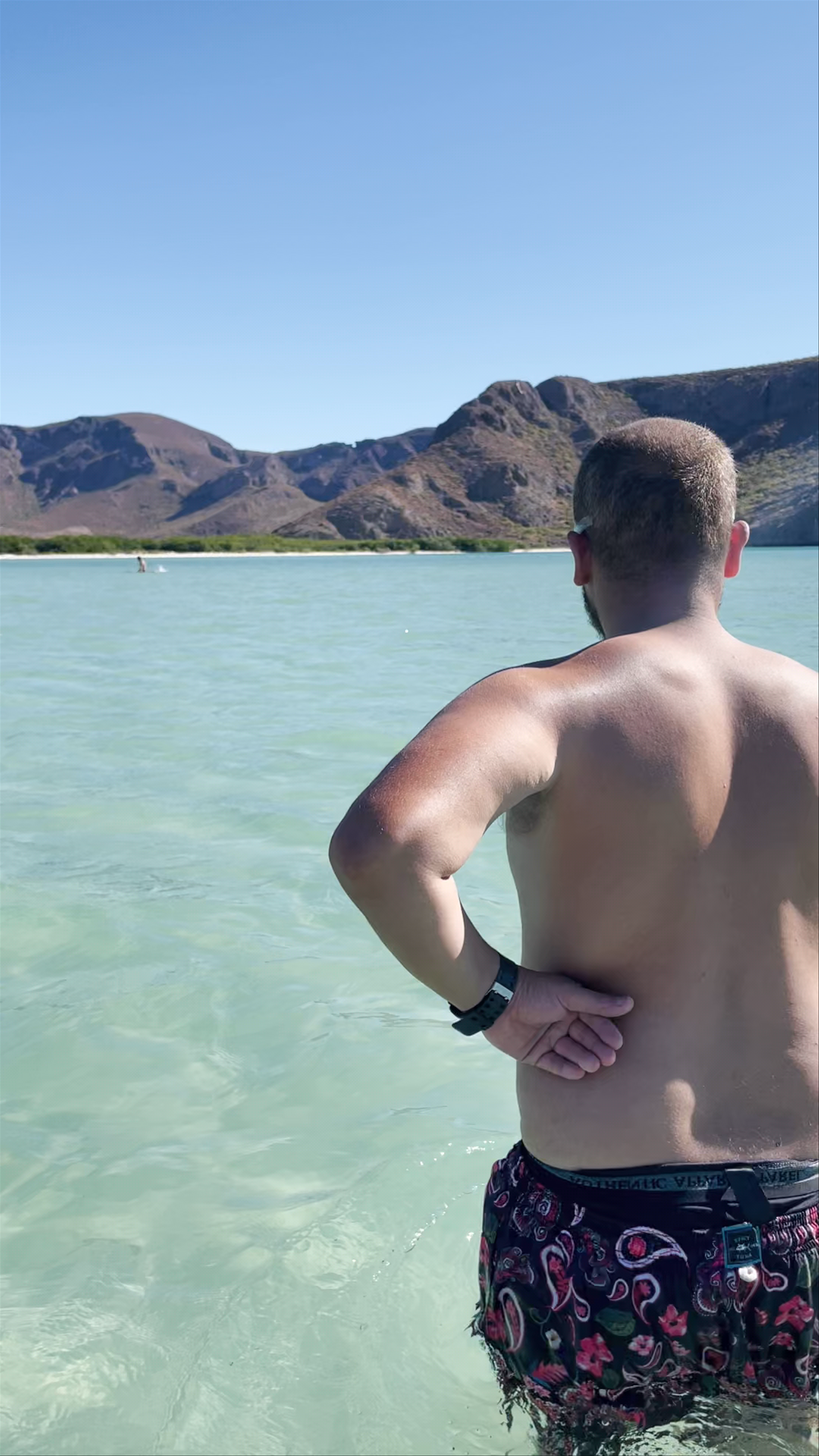 Playa Balandra: Crystal Clear Waters and Majestic Desert Mountains in La Paz