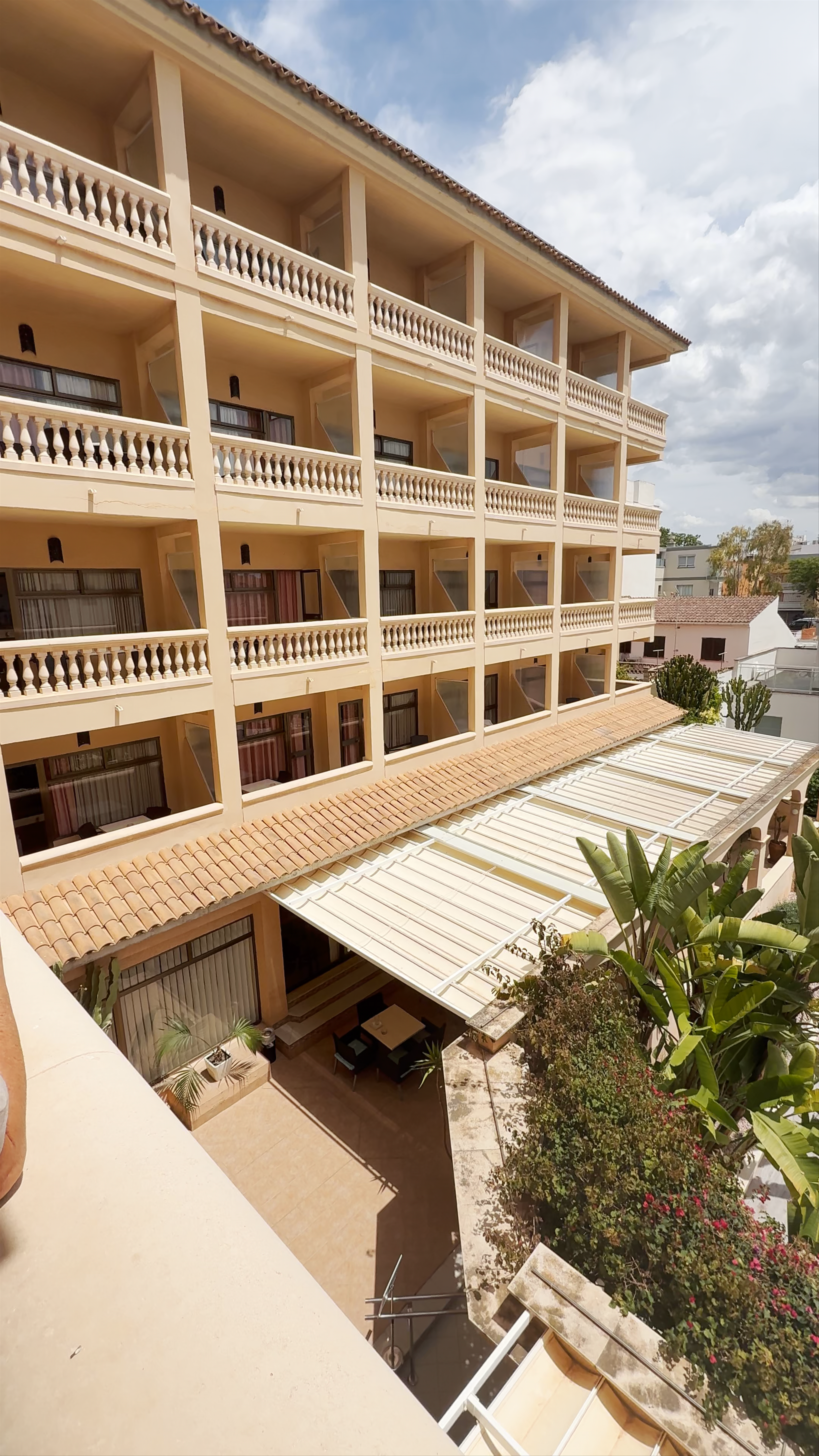Isla del Sol Apartments Poolside Retreat in Can Pastilla, Spain