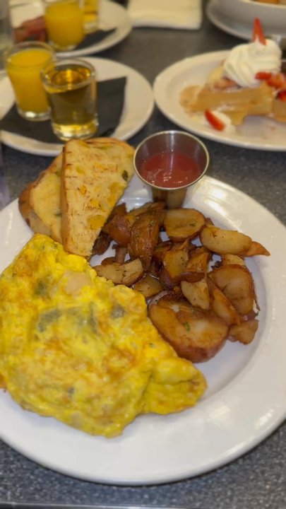 Toast - Three-Egg Custom Omelet - Breakfast & Brunch Near Me - Ferndale, Michigan