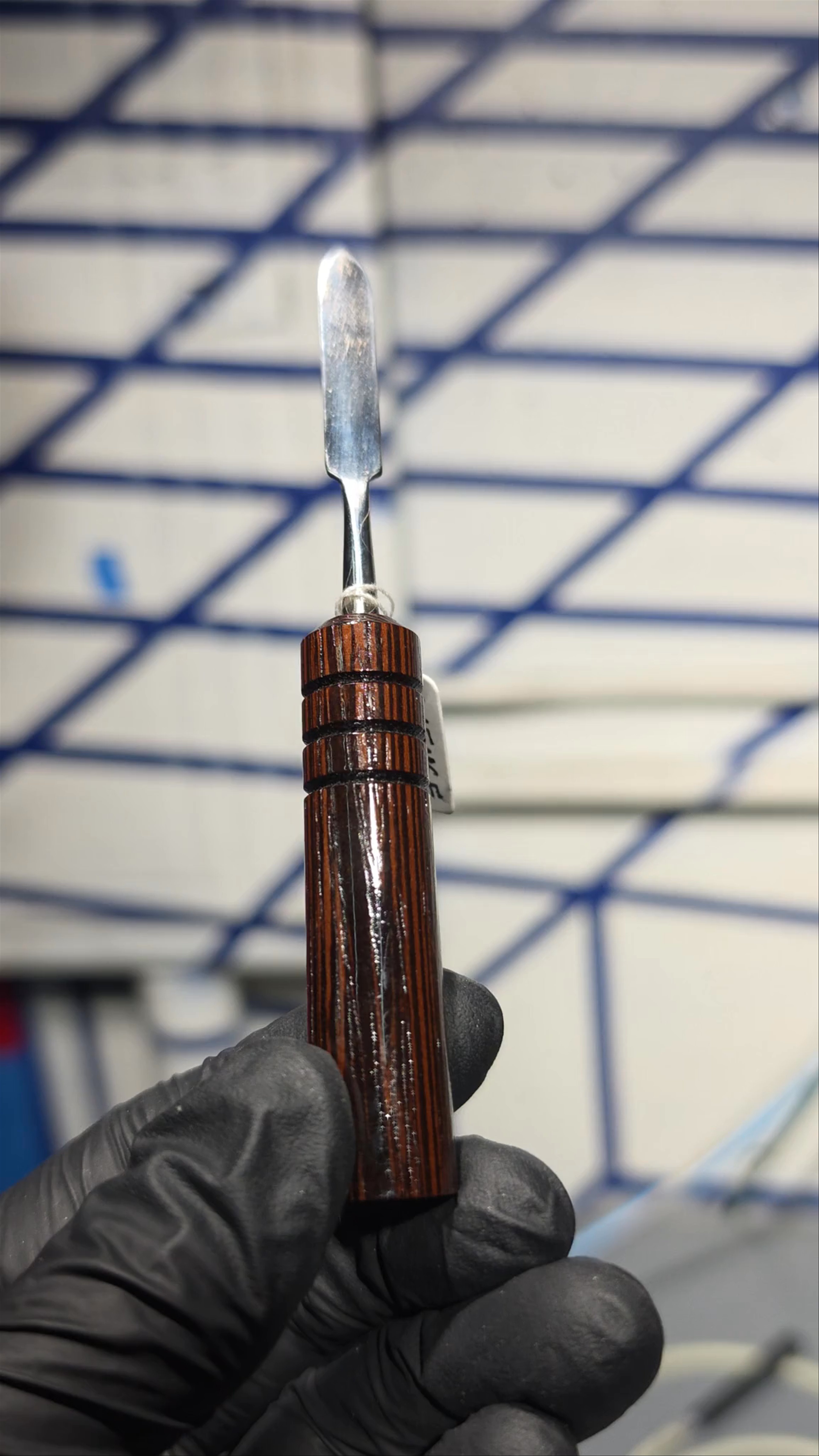 Preview pic of Hand Carved Wood Handle Dab Tool