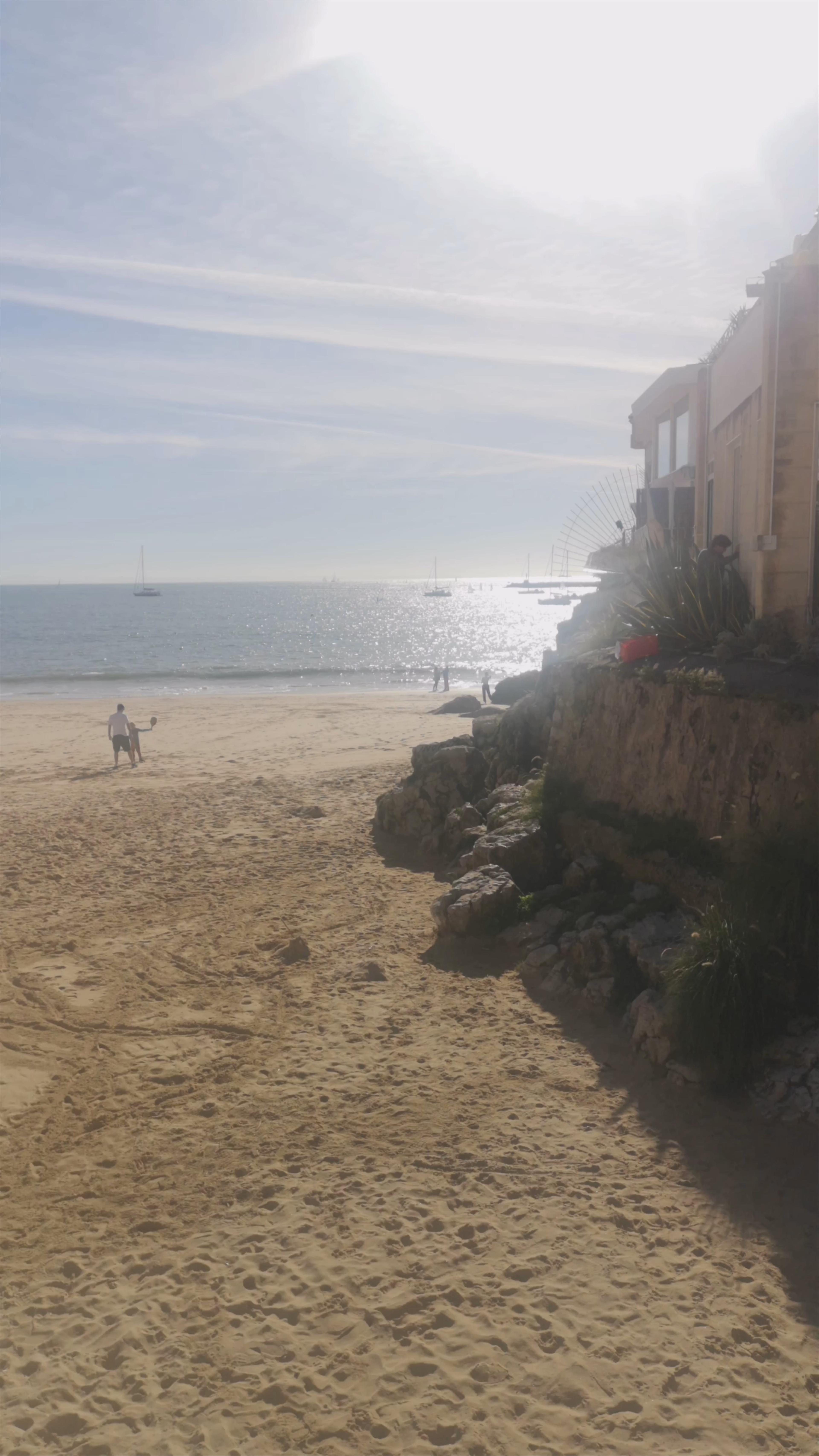 Praia da Duquesa: Sunlit Coastal Escape in Cascais, Portugal
