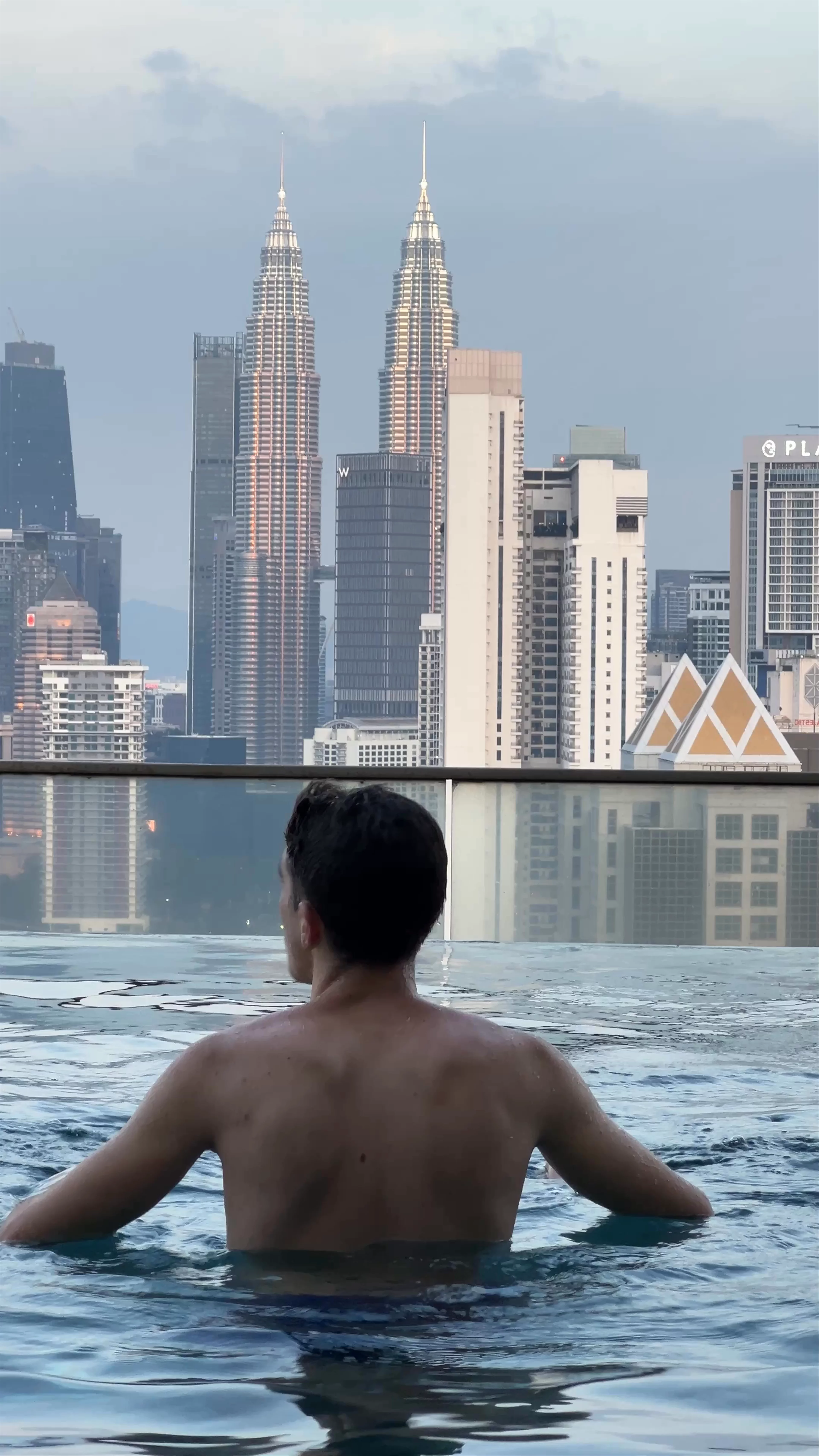 Regalia Residence The Sky Pool Suite