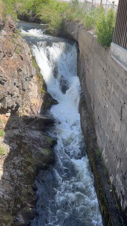 The Falls Inn - Water Fall - Pizza Near Me - Priest River, Idaho