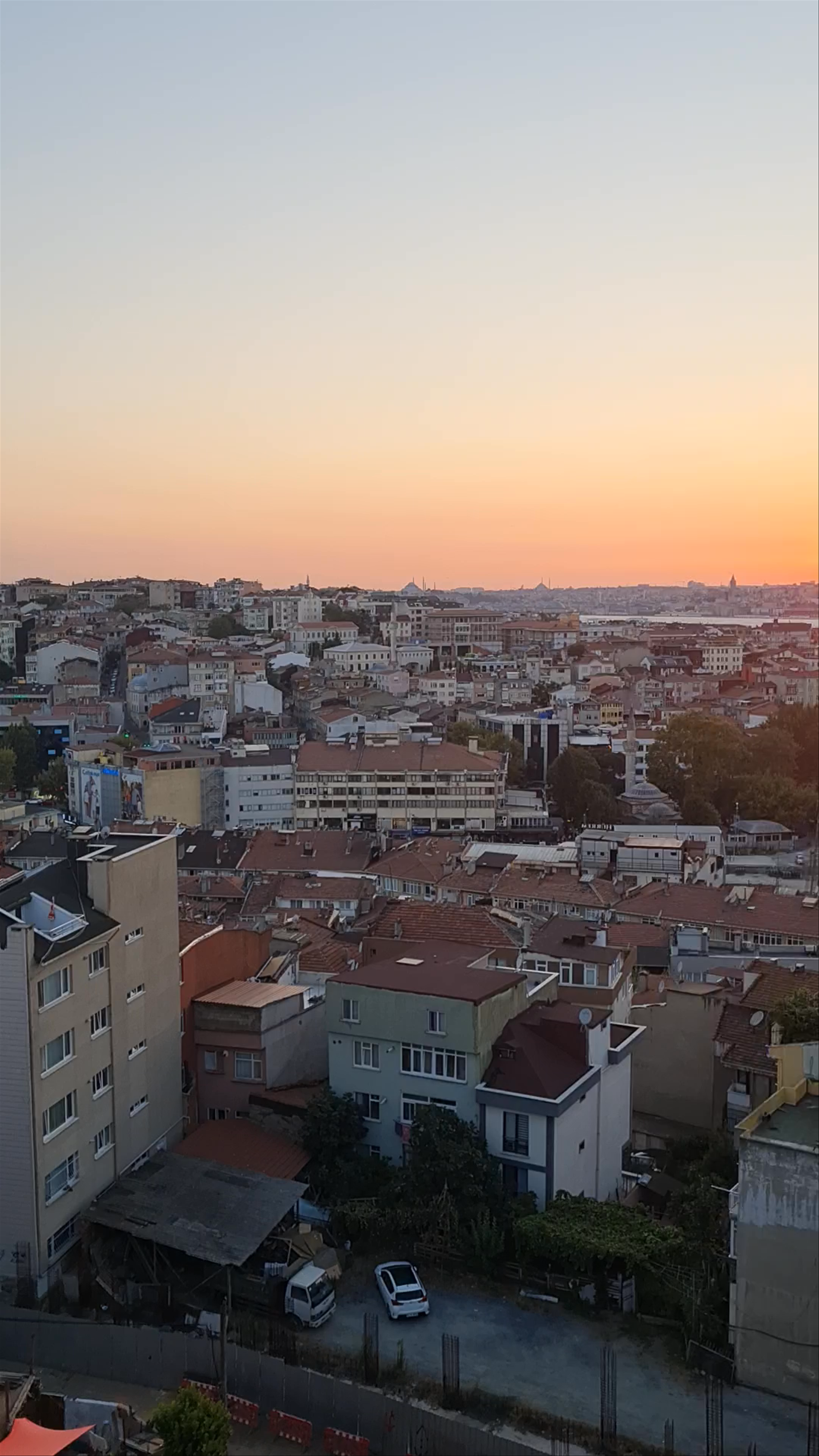 Kuzguncuk Bostanı: Sunset Serenity over Istanbul