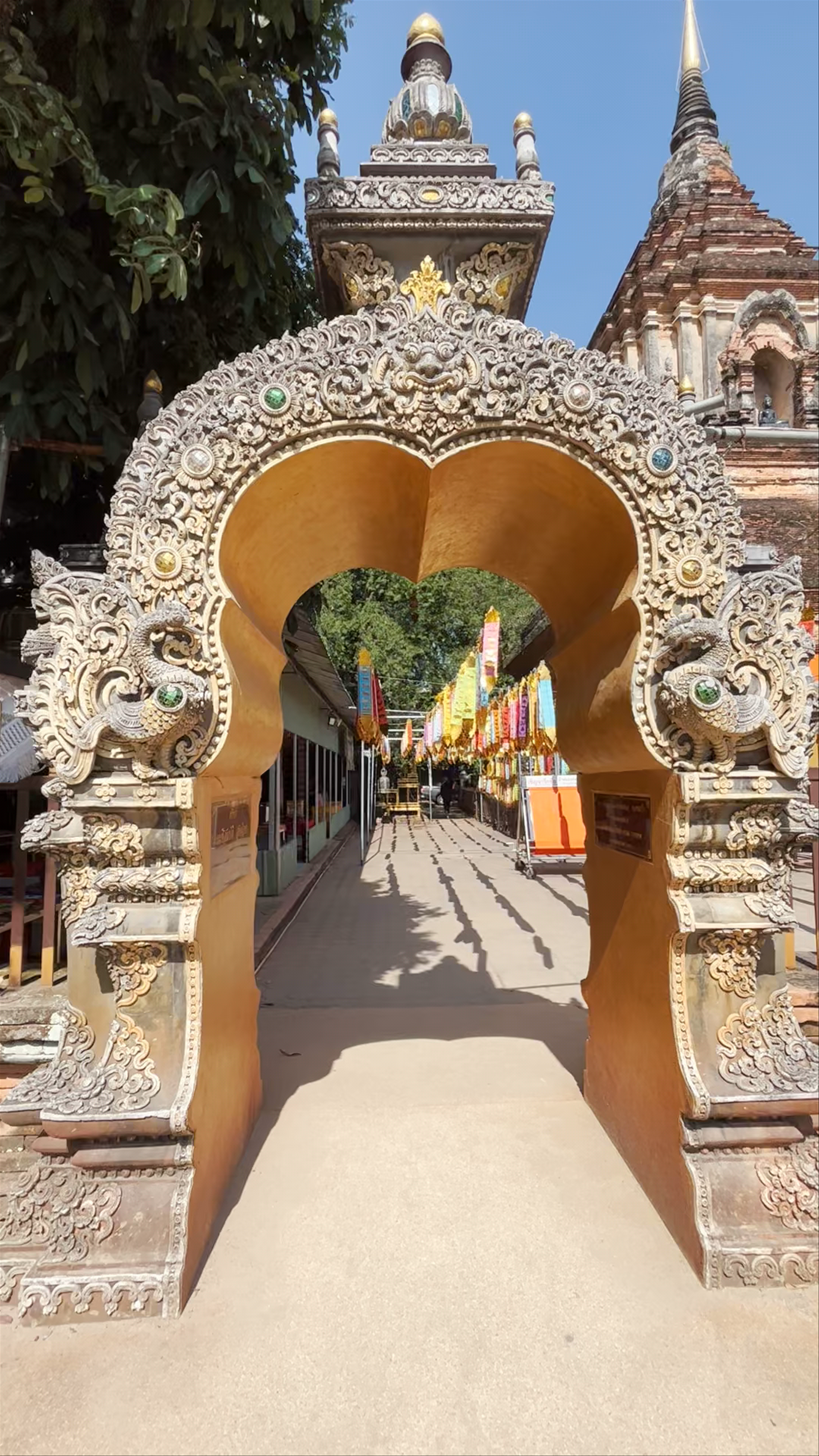 Wat Lok Moli: Spiritual Serenity in Chiang Mai’s Historic Temple