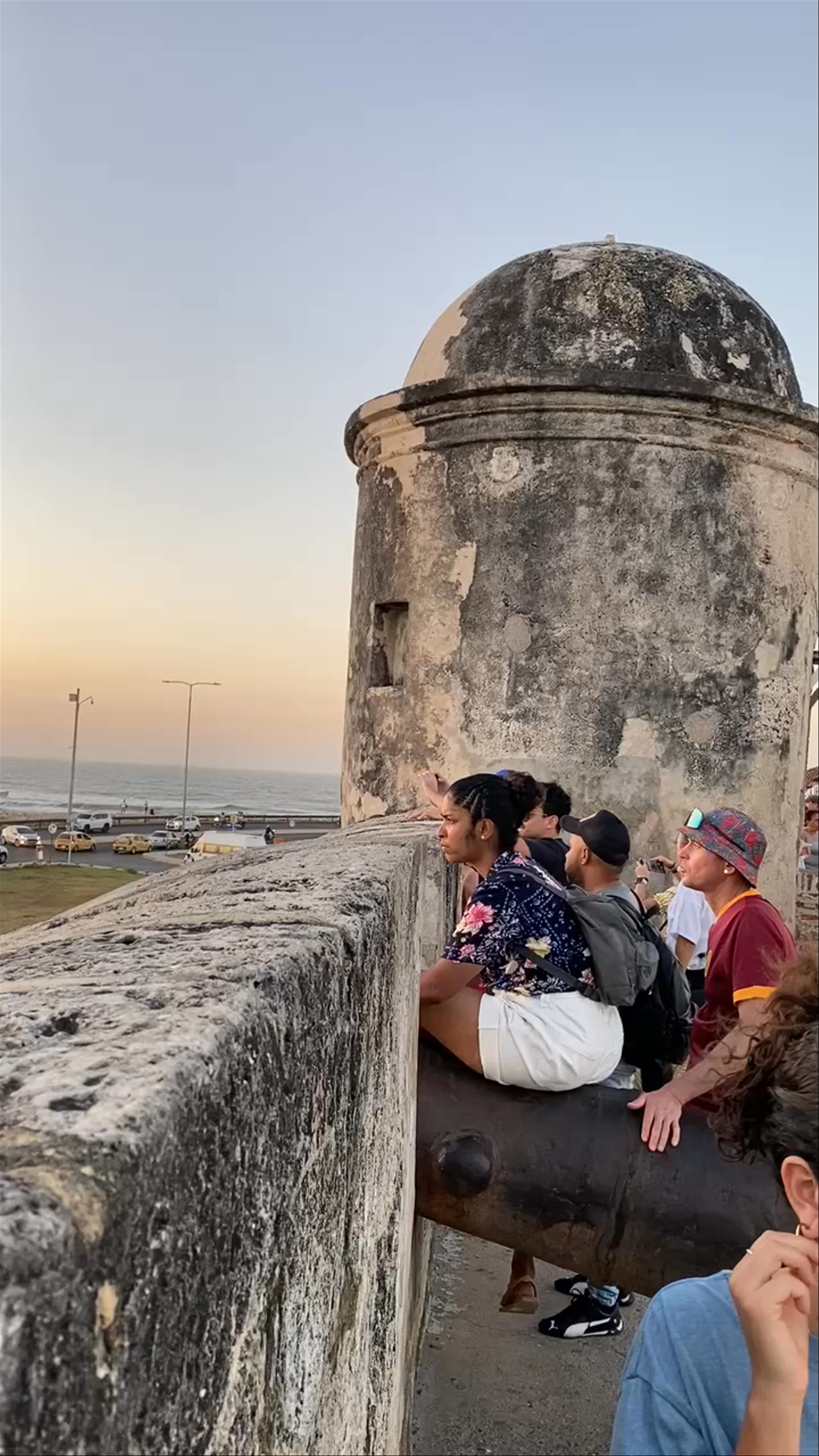 Ciudad amurallada de noche