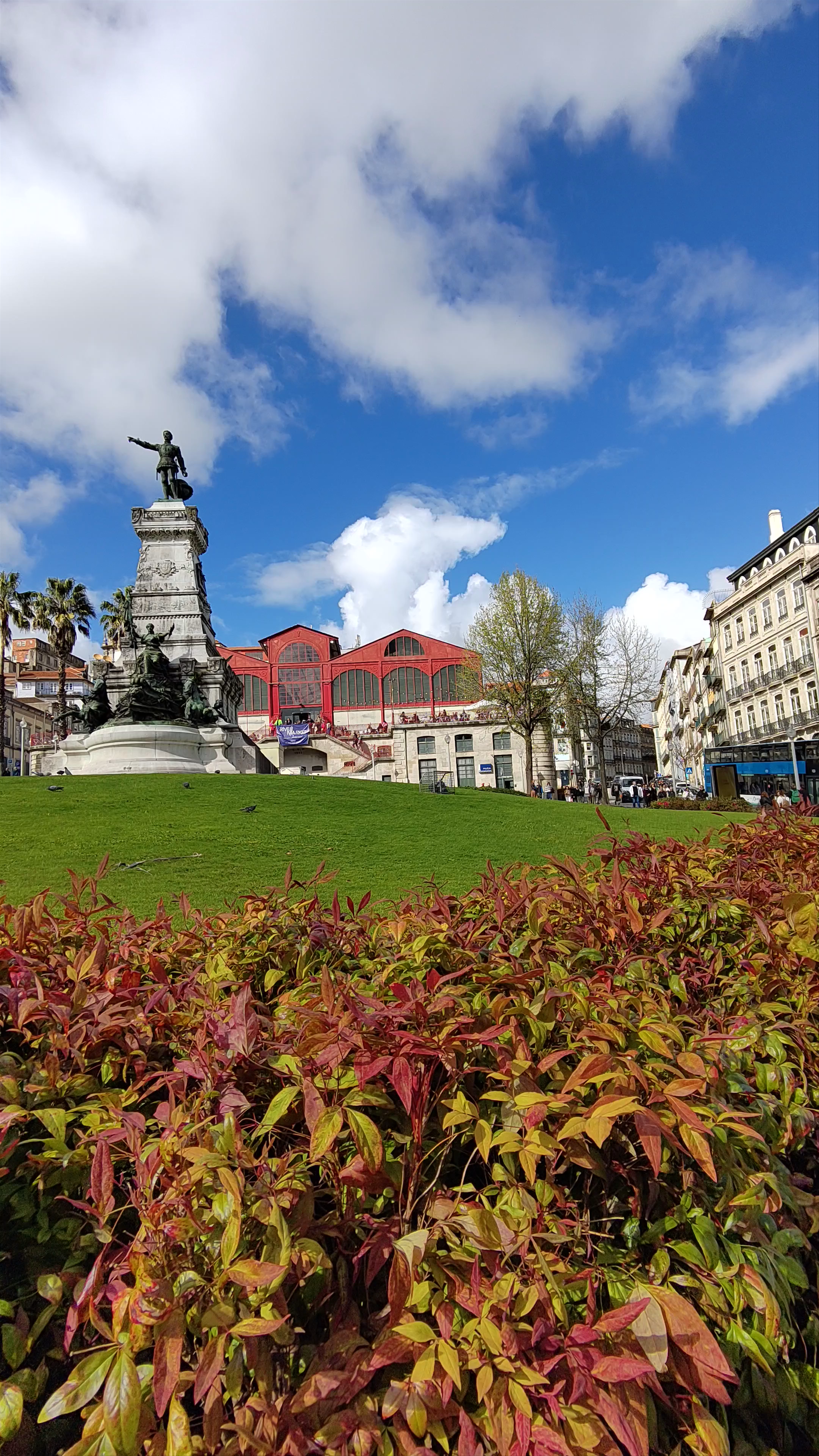 Jardim do Infante Dom Henrique: A Sunny Urban Oasis in Porto