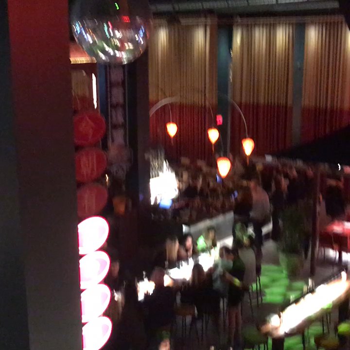 Miss Wong - Vue du balcon sur les bars et les salles.  Ambiance d'un vendredi soir. - Cocktail Bars Near Me - Laval, Quebec