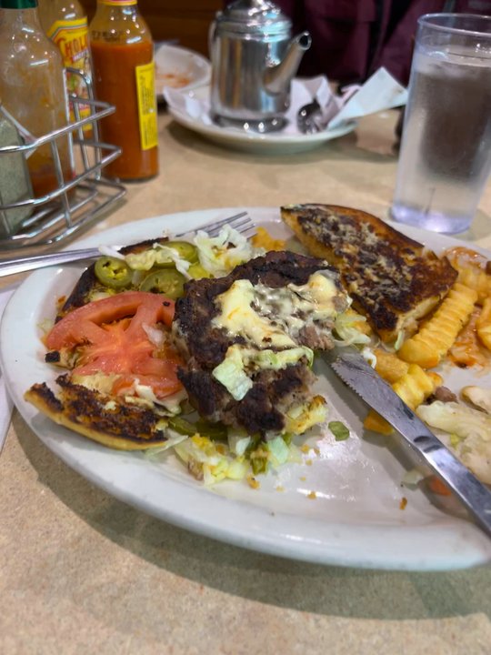 Peacock's Restaurant - Went to dine in last night and my food was gross ,we missed out our salad. I got a Jalapeños burned burger was my daydreams meal ever - Comfort Food Near Me - Stephenville, Texas