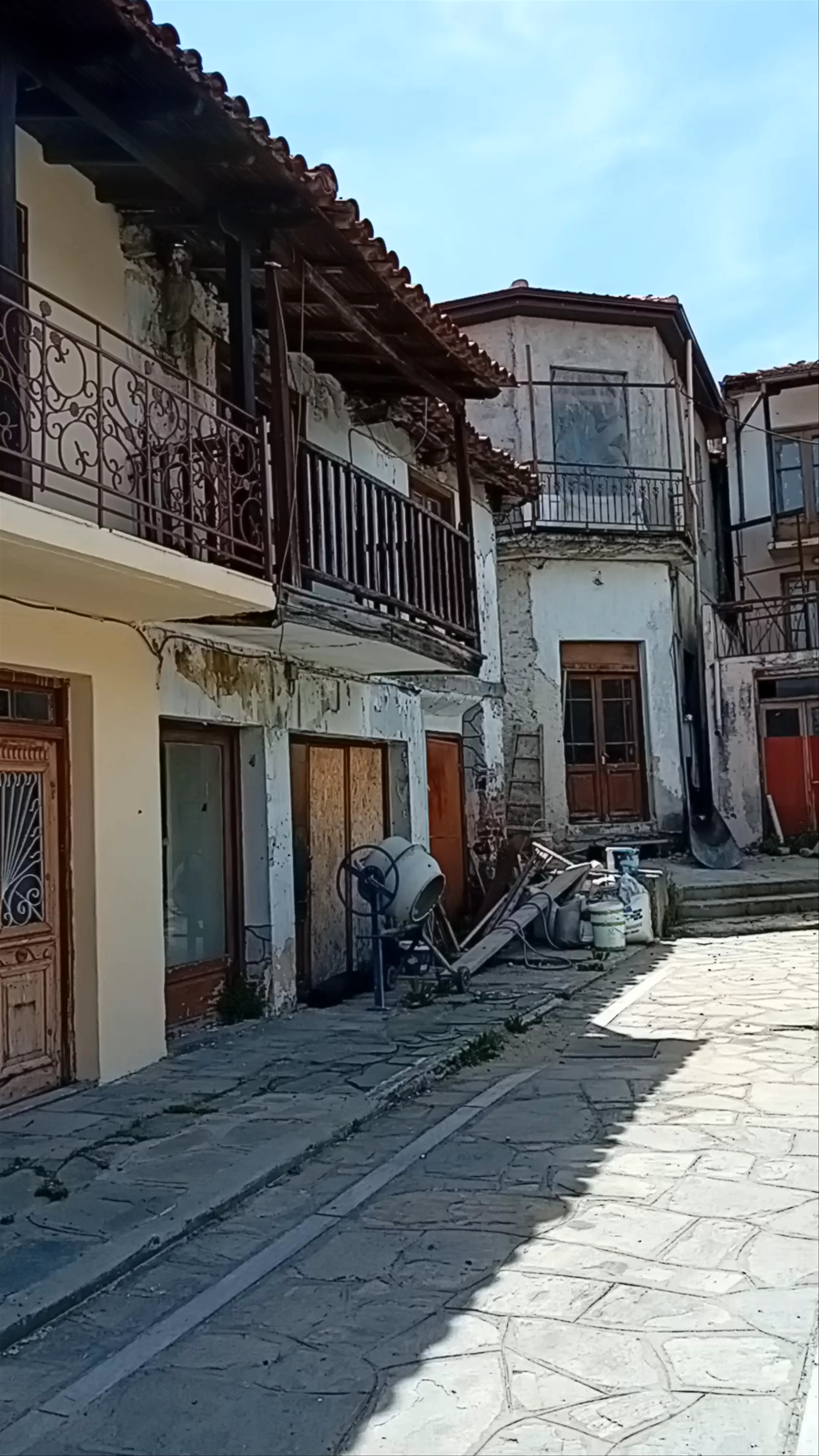 Arnea Central Square