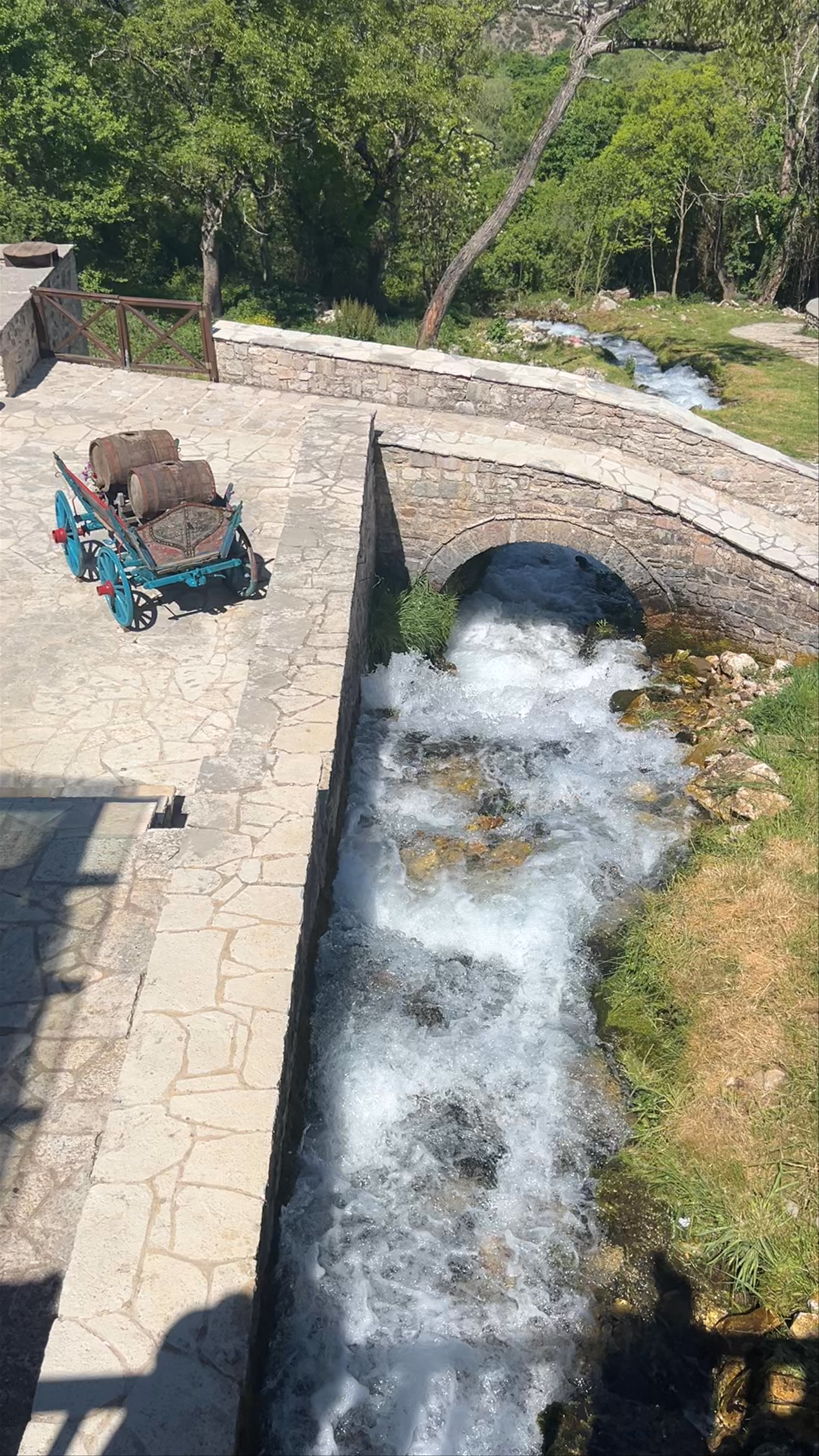 Το Μαντάνι: A Serene Outdoor Water Museum and Café in Anthochori, Greece