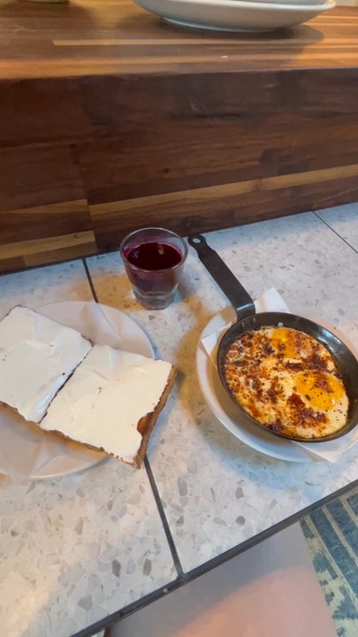 Florentin - Fried egg challah toast and dragonfruit cold-pressed juice - Mediterranean Near Me - St. Louis, Missouri