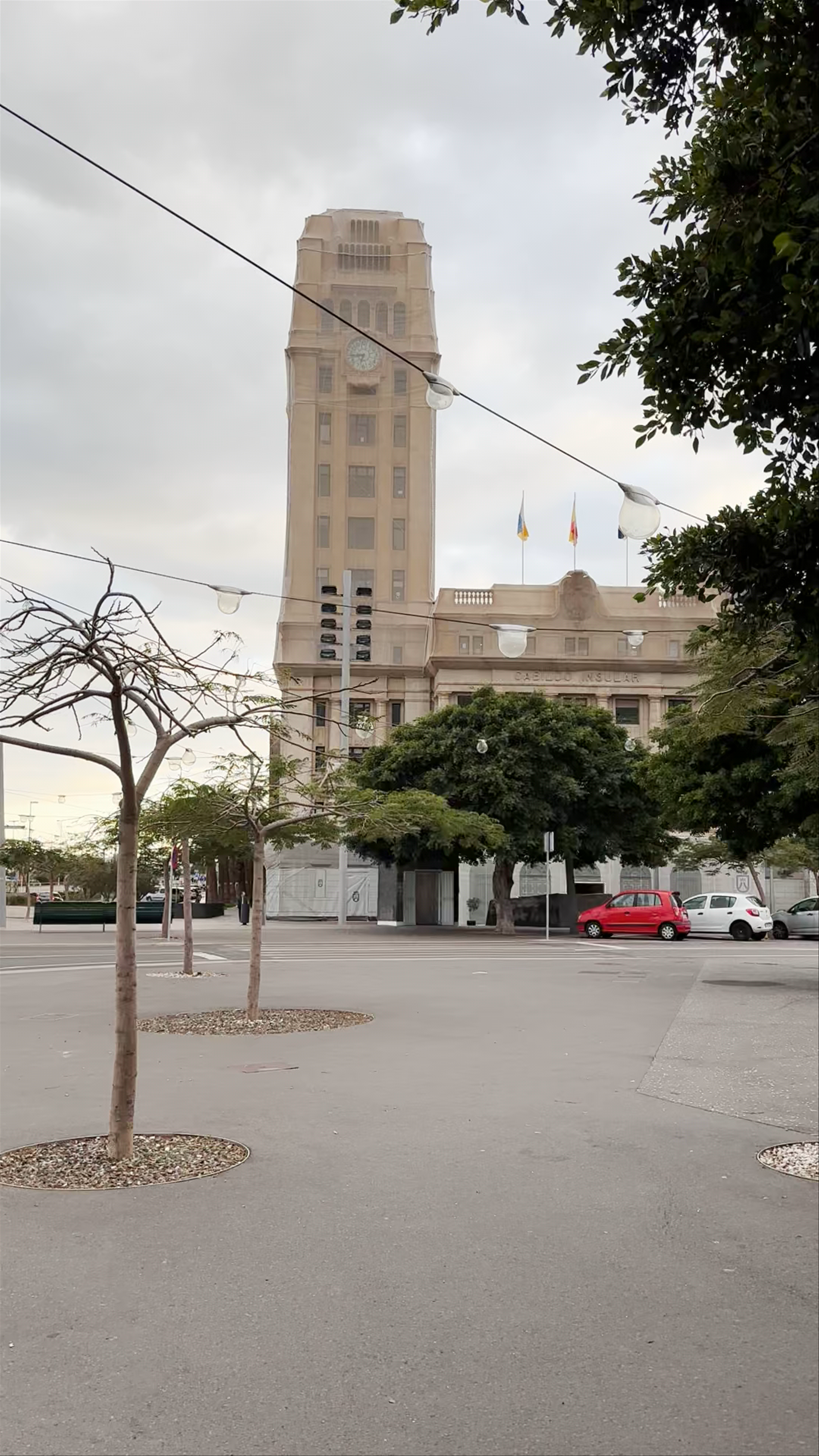 Plaza de España: Historic Heart of Santa Cruz de Tenerife