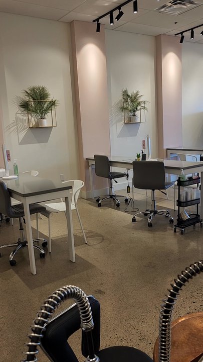 The W Nail Bar - Nail Salons Near Me - Indianapolis, Indiana