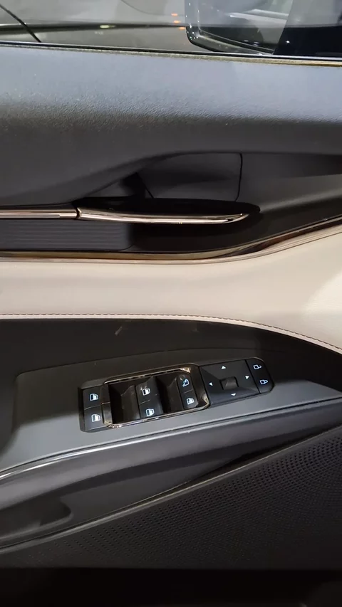 فورد تورس Titanium 2023