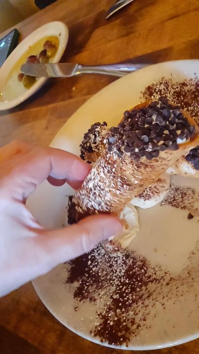 Gino's - Cannoli - Italian Near Me - Portland, Oregon