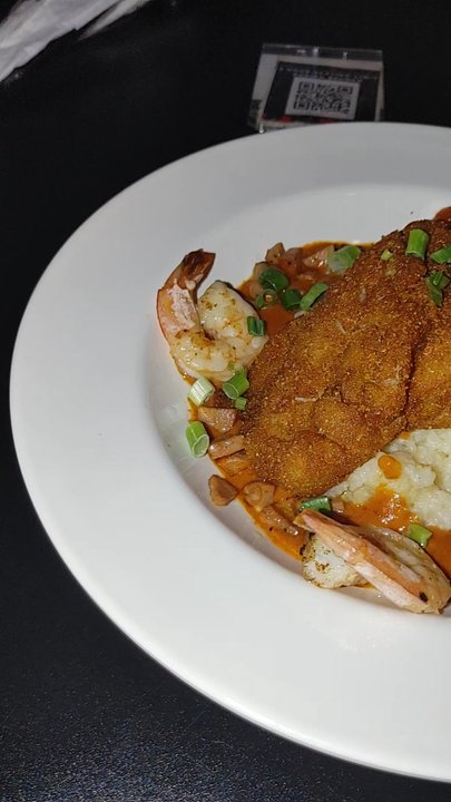 Daiq’s - Southmore full house grits and french toast - Sports Bars Near Me - Houston, Texas