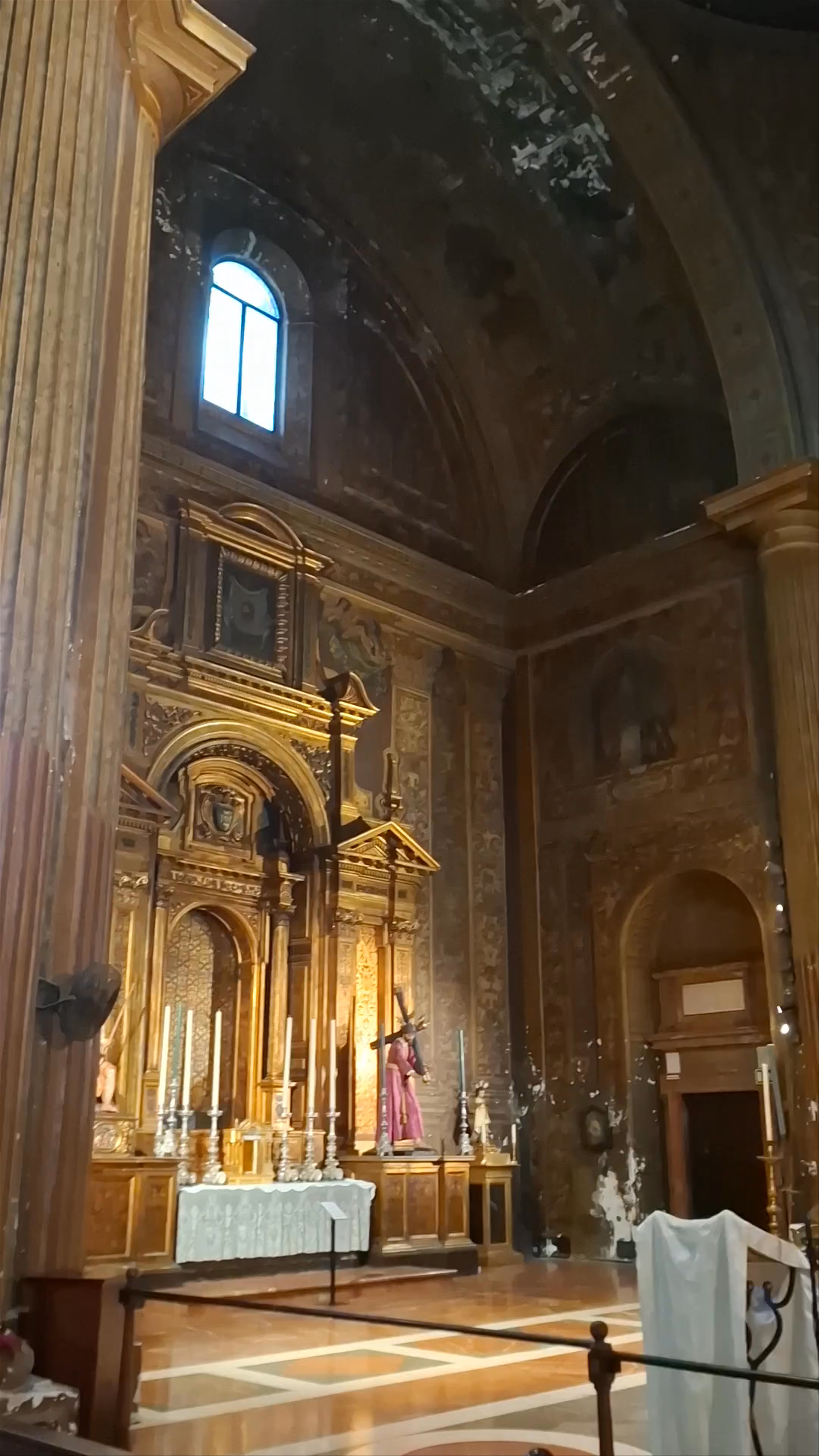 Iglesia de la Anunciación: Awe-Inspiring Sacred Space in Seville