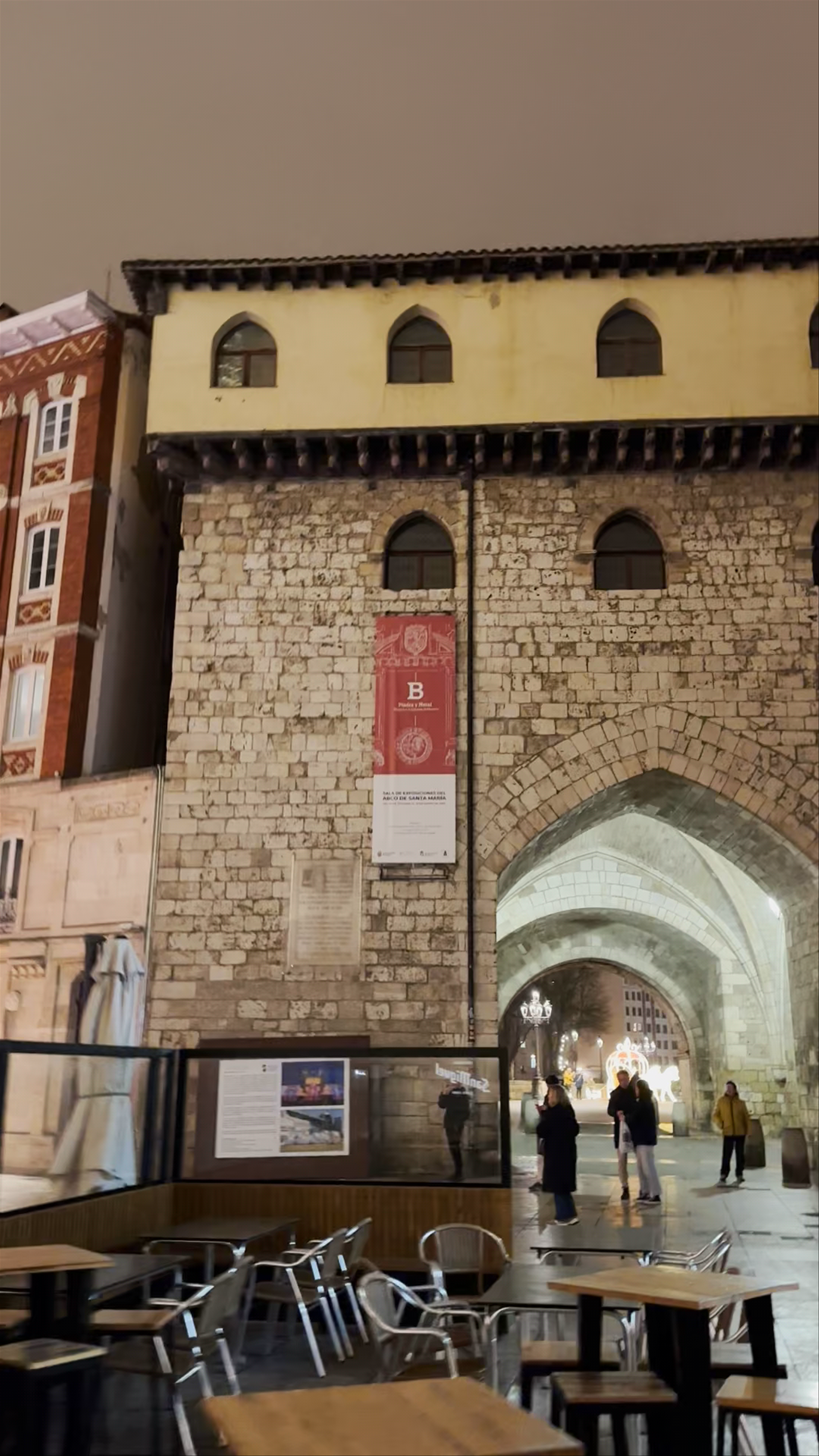 Arco de Santa María: Historic Gateway and Evening Charm in Burgos