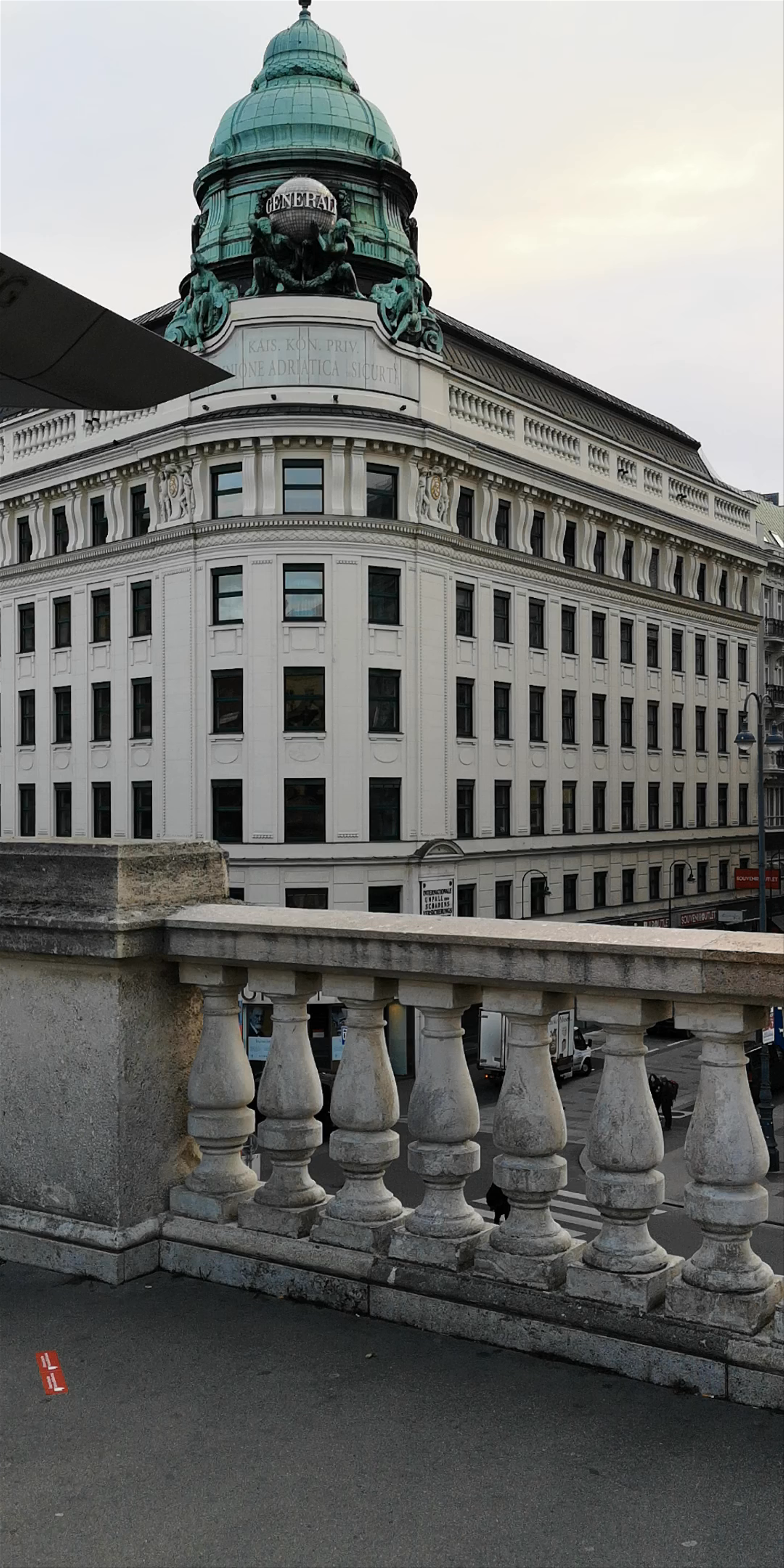 A Serene Walk Around Vienna State Opera - Timeless Architectural Elegance