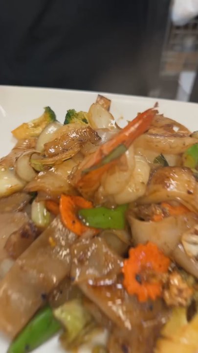 JJ Jasmine - Seafood Pad see ew & Radna Beef - Thai Near Me - Des Moines, Iowa