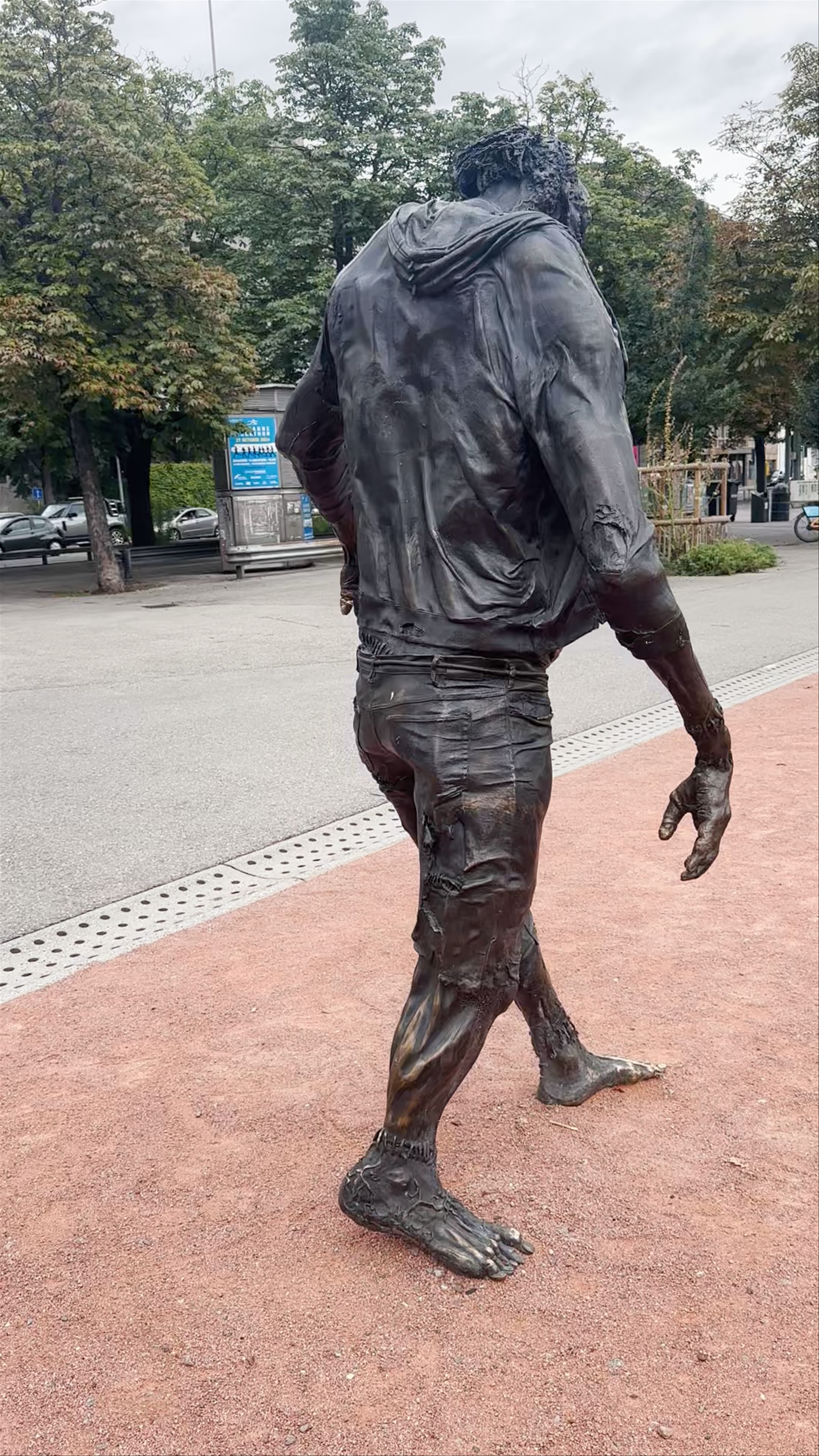 Monumento al Monstruo de Frankenstein in Geneva: Modern Art in Public Spaces