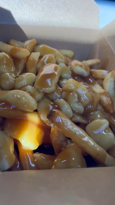 Papa Friets - Montreal and Onion and queso - Food Trucks Near Me