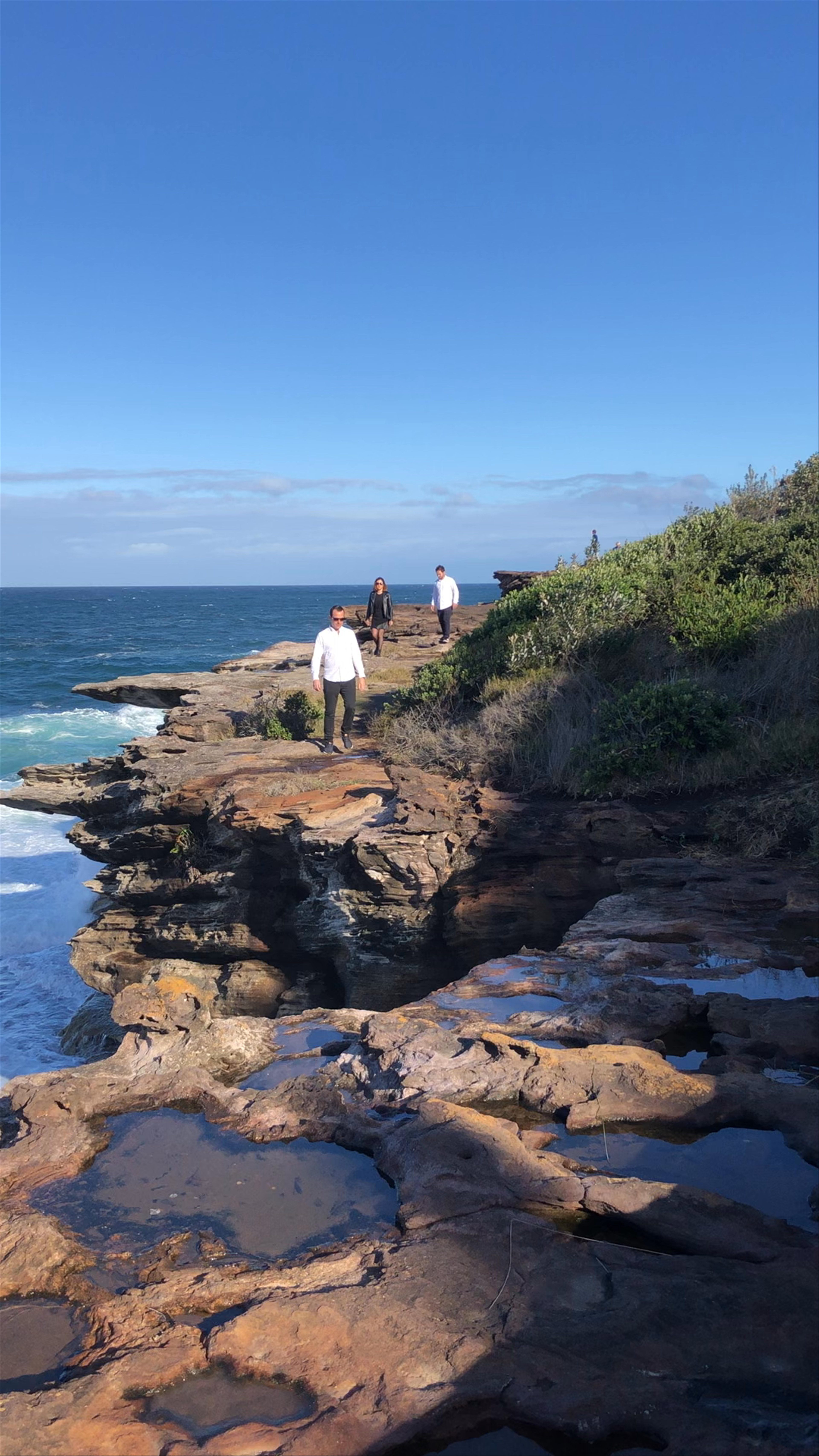 Curl Curl Boardwalk: Coastal Walk and Ocean Views in Freshwater, Australia