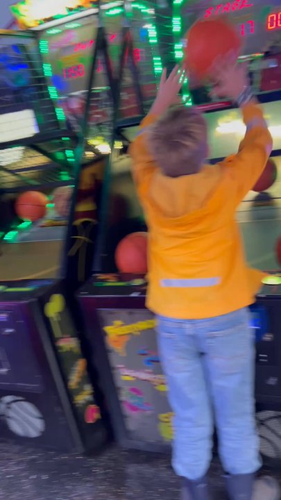 Full Hearts Arcade and Eats - Fun times - Arcades Near Me - Half Moon Bay, California