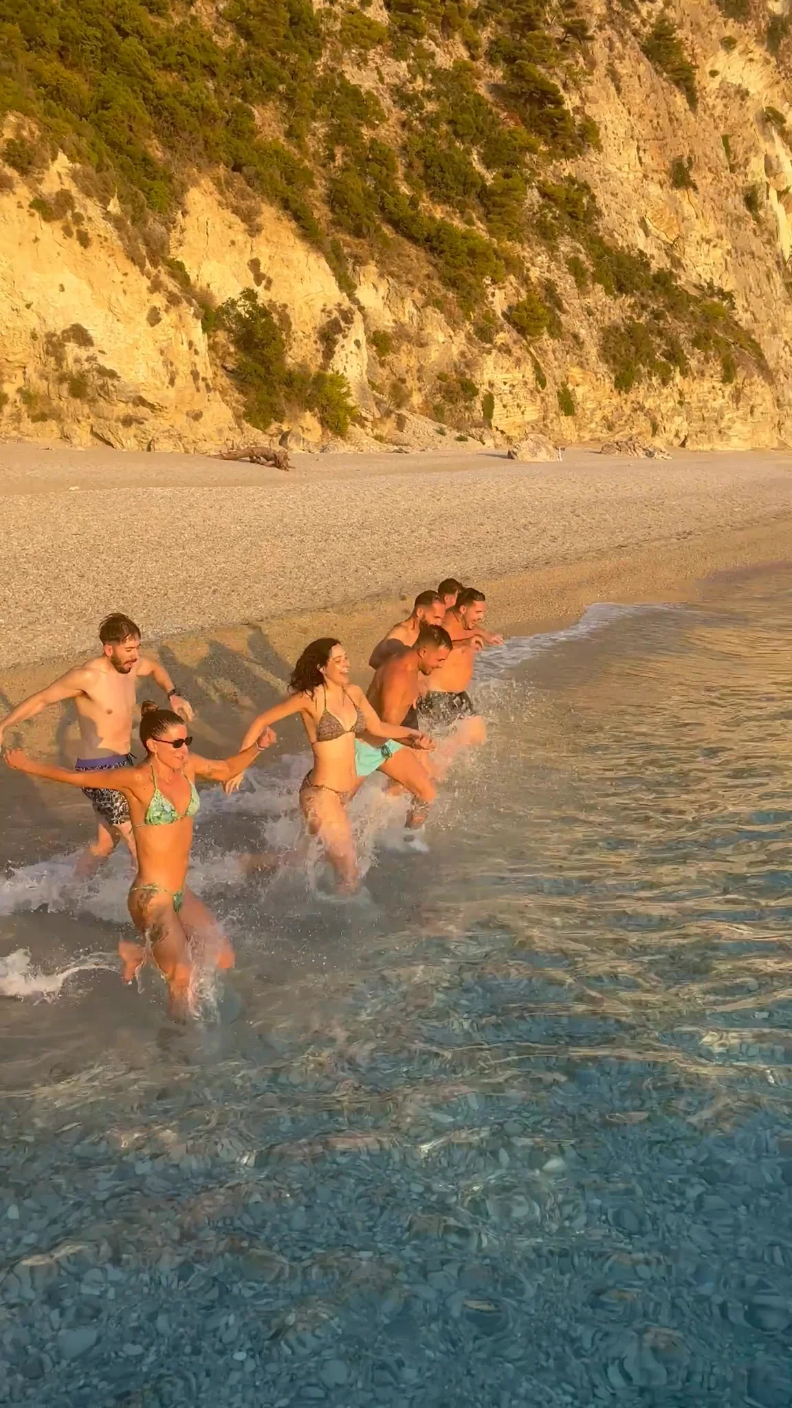 Video 7 · Cristina · Corfú Beach Life: aguas turquesa y cuevas de Paleokastritsa en barco