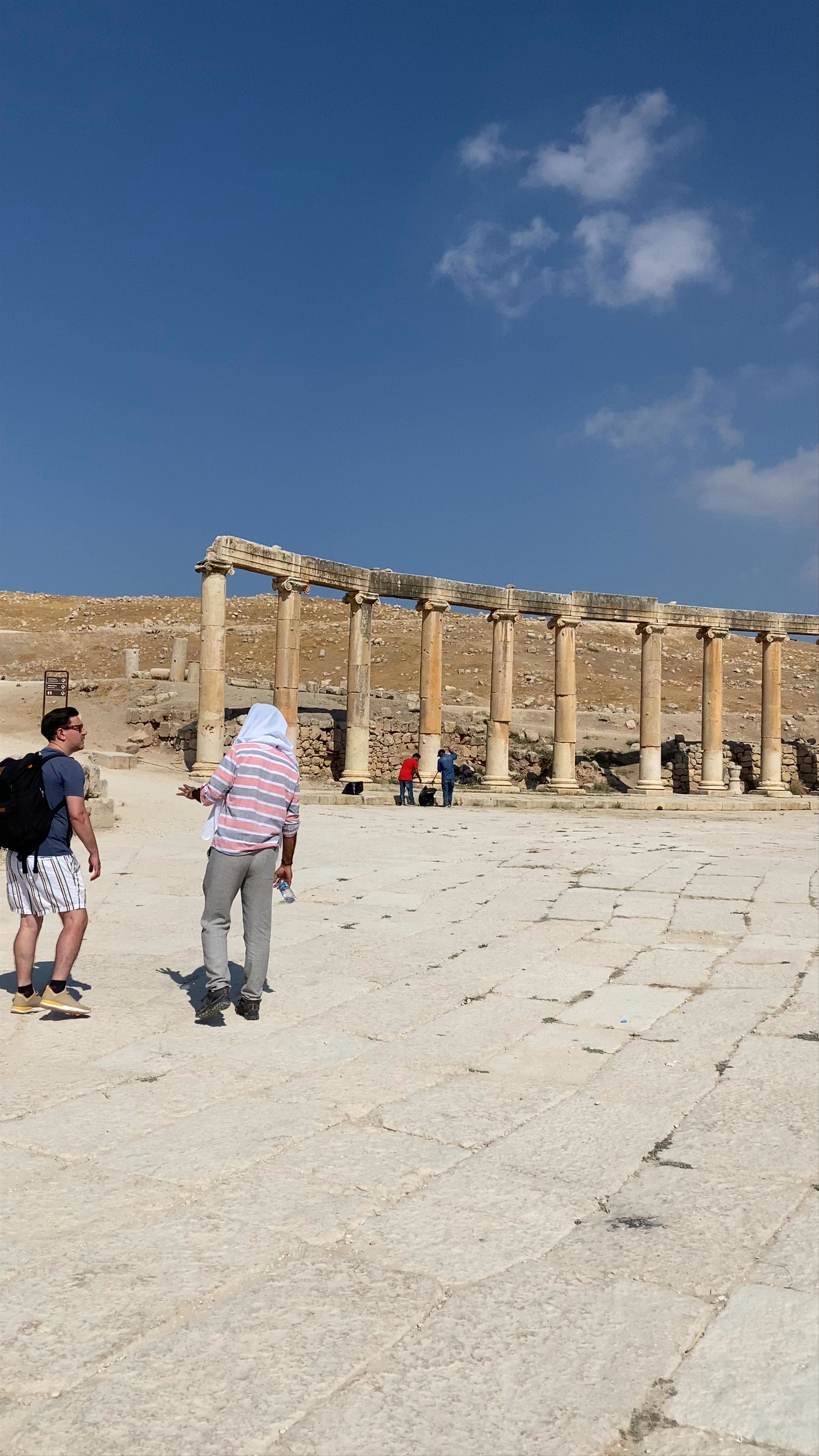 Discovering the Oval Plaza of Jerash: Timeless Roman Ruins in Jordan